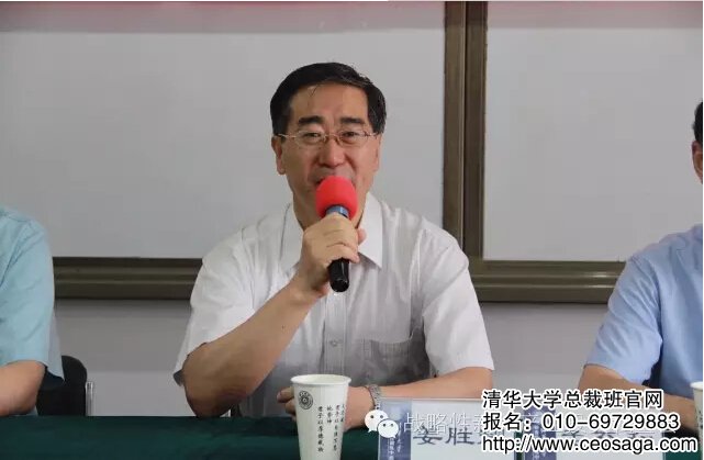 现任清华大学党委常务副书记、副校长姜胜耀教授出席开学典礼。
